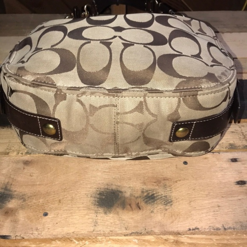 Coach Signature Zoe Hobo with Dust Bag - Picture 5 of 8